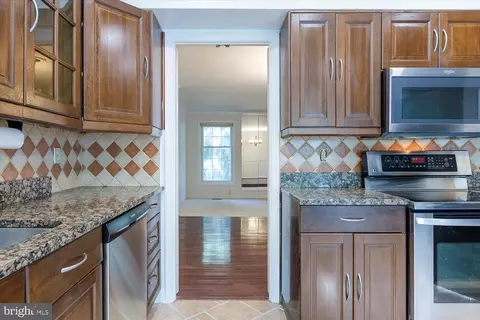 9019 Fox Grape Ln, Springfield, VA 22152 photo 10