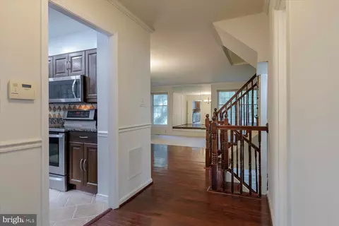 9019 Fox Grape Ln, Springfield, VA 22152 photo 4