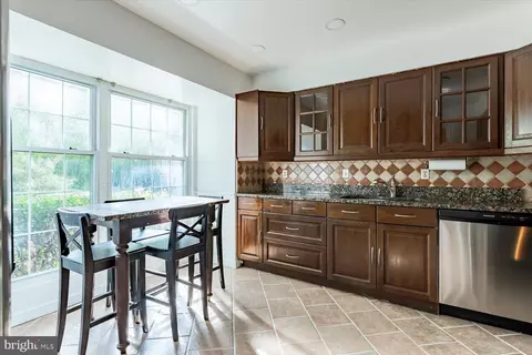 9019 Fox Grape Ln, Springfield, VA 22152 photo 7