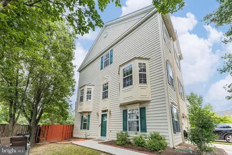 8226 Bates Rd, Lorton, VA 22079