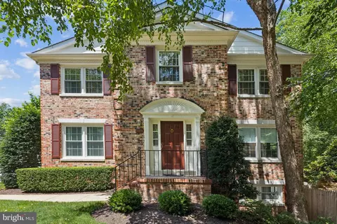 9409 Park Hunt Ct, Springfield, VA 22153