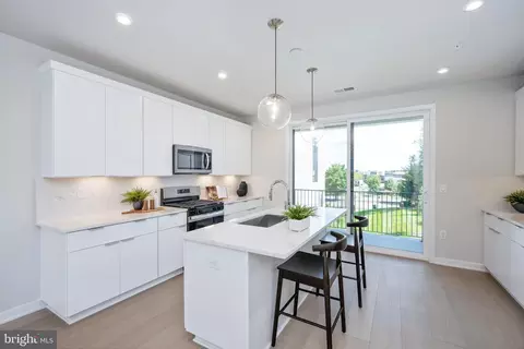 14429 Glen Manor Dr, Chantilly, VA 20151