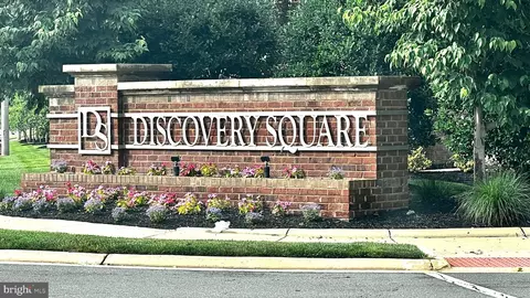 3160 John Glenn St #306, Herndon, VA 20171
