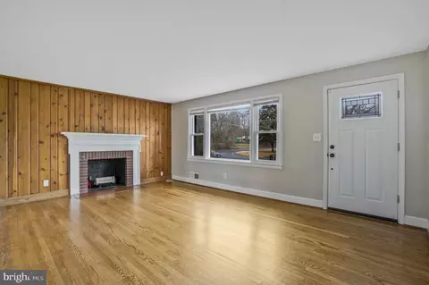 Living - 7126 Gormel Dr, Springfield, VA 22150 photo 1 of 4