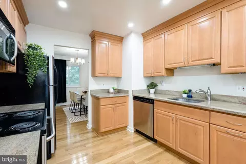 7053 Leewood Forest Dr, Springfield, VA 22151 photo 10