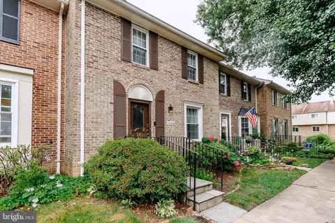 7053 Leewood Forest Dr, Springfield, VA 22151 photo 2