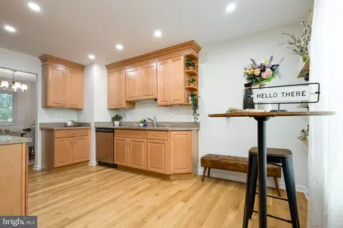 7053 Leewood Forest Dr, Springfield, VA 22151 photo 7