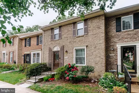 7053 Leewood Forest Dr, Springfield, VA 22151