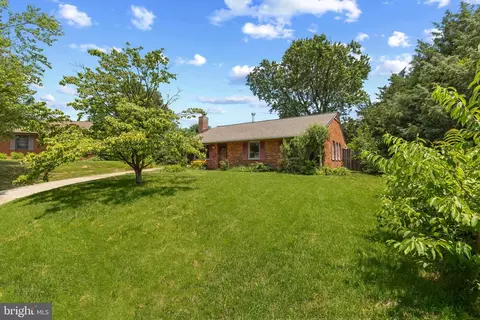 6308 Hawaii Ct, Alexandria, VA 22312