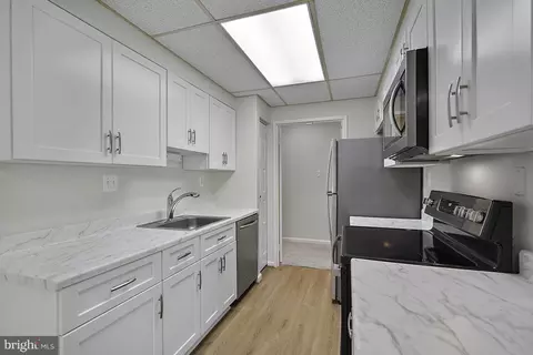 10300 Bushman Dr #102, Oakton, VA 22124