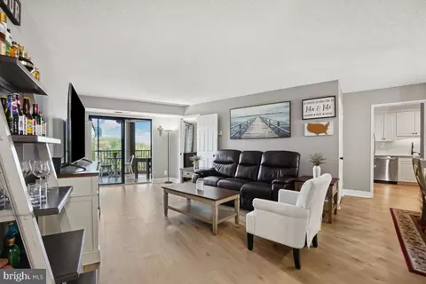 5904 Mount Eagle Dr #1003, Alexandria, VA 22303