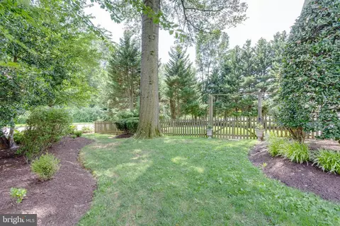 Exterior - 5519 Hinton St, Springfield, VA 22151 photo 5 of 13