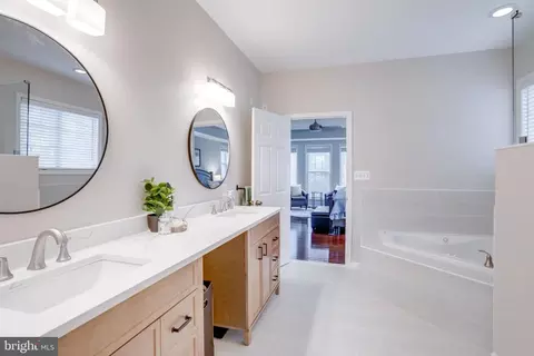 Bath - 5519 Hinton St, Springfield, VA 22151 photo 7 of 8