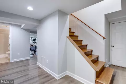 Entry Way - 5519 Hinton St, Springfield, VA 22151 photo 10 of 10