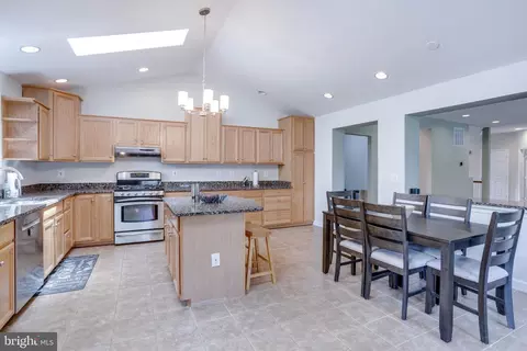 Kitchen - 5519 Hinton St, Springfield, VA 22151 photo 4 of 6