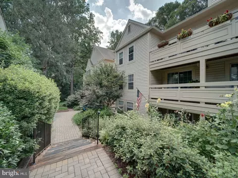 2233 Lovedale Ln UNIT I, Reston, VA 20191