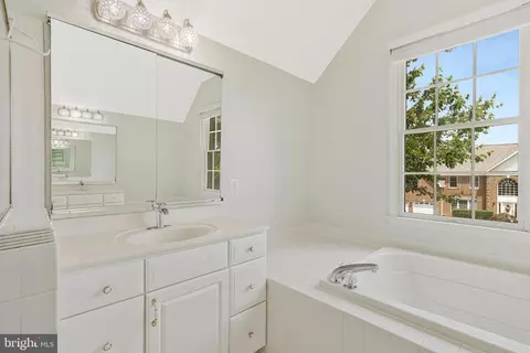 10857 Hunter Gate Way, Reston, VA 20194 photo 34