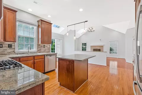 10857 Hunter Gate Way, Reston, VA 20194 photo 15