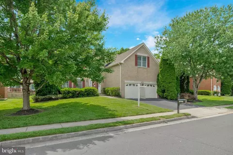 10857 Hunter Gate Way, Reston, VA 20194 photo 2