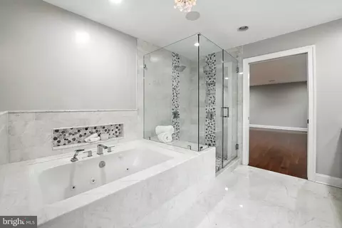 Bath - 6603 Briar Hill Ct, Mclean, VA 22101 photo 4 of 8