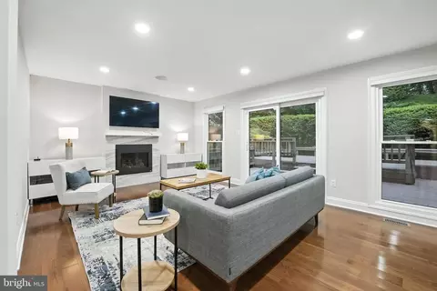 Living - 6603 Briar Hill Ct, Mclean, VA 22101 photo 1 of 3