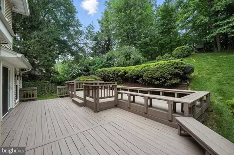 Exterior - 6603 Briar Hill Ct, Mclean, VA 22101 photo 2 of 6