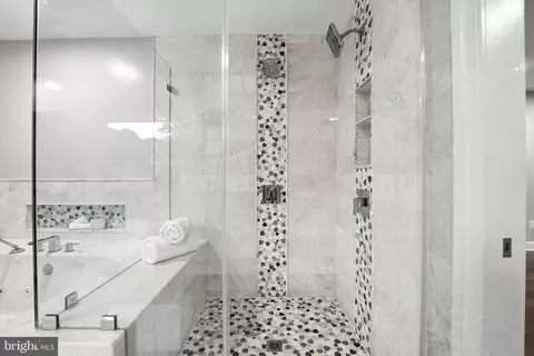 Bath - 6603 Briar Hill Ct, Mclean, VA 22101 photo 5 of 8