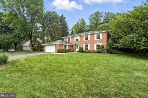 Exterior - 6603 Briar Hill Ct, Mclean, VA 22101 photo 5 of 6
