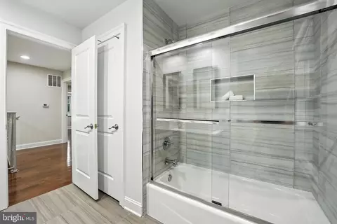 Bath - 6603 Briar Hill Ct, Mclean, VA 22101 photo 1 of 8