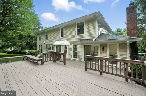 Exterior - 6603 Briar Hill Ct, Mclean, VA 22101 photo 4 of 6