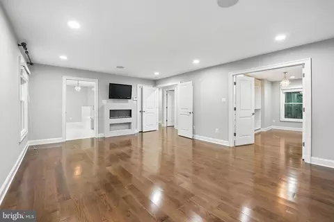 Living - 6603 Briar Hill Ct, Mclean, VA 22101 photo 3 of 3