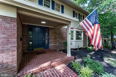 Exterior - 8318 Oakford Dr, Springfield, VA 22152 photo 15 of 16