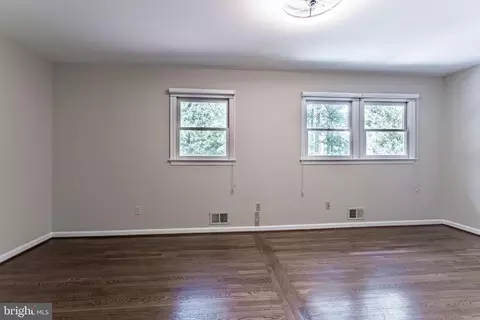 Bedroom - 8318 Oakford Dr, Springfield, VA 22152 photo 11 of 17