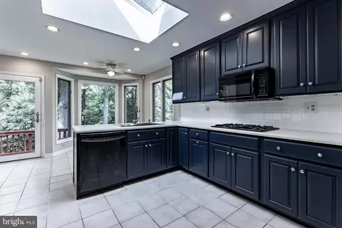 Kitchen - 8318 Oakford Dr, Springfield, VA 22152 photo 3 of 9
