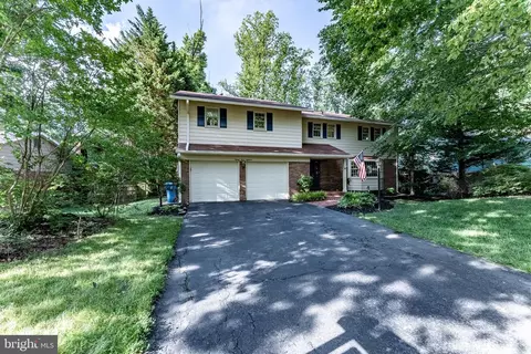 Exterior - 8318 Oakford Dr, Springfield, VA 22152 photo 13 of 16