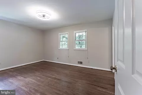 Bedroom - 8318 Oakford Dr, Springfield, VA 22152 photo 14 of 17