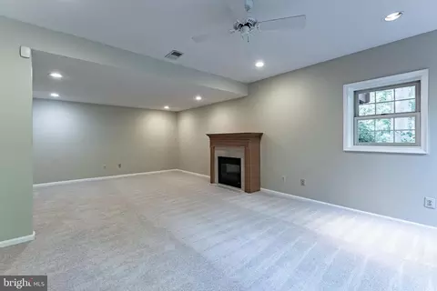 Living - 8318 Oakford Dr, Springfield, VA 22152 photo 17 of 20