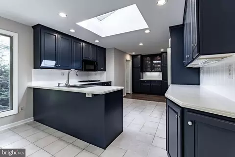 Kitchen - 8318 Oakford Dr, Springfield, VA 22152 photo 8 of 9