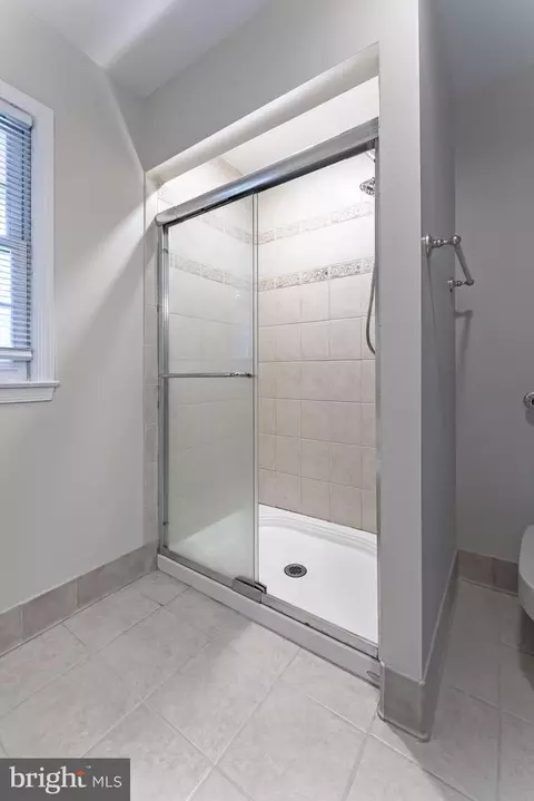 Bath - 8318 Oakford Dr, Springfield, VA 22152 photo 7 of 10