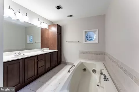Bath - 8318 Oakford Dr, Springfield, VA 22152 photo 5 of 10