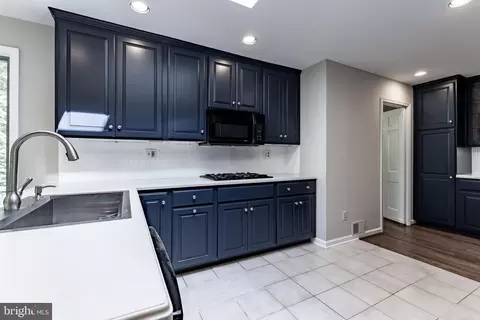 Kitchen - 8318 Oakford Dr, Springfield, VA 22152 photo 7 of 9