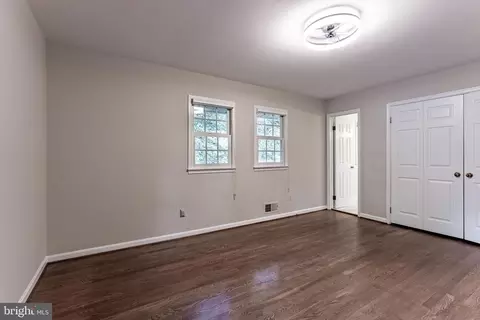 Bedroom - 8318 Oakford Dr, Springfield, VA 22152 photo 13 of 17