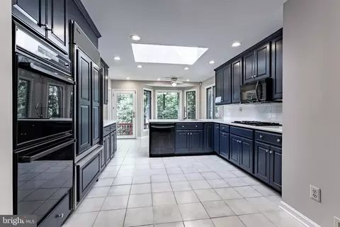 Kitchen - 8318 Oakford Dr, Springfield, VA 22152 photo 4 of 9