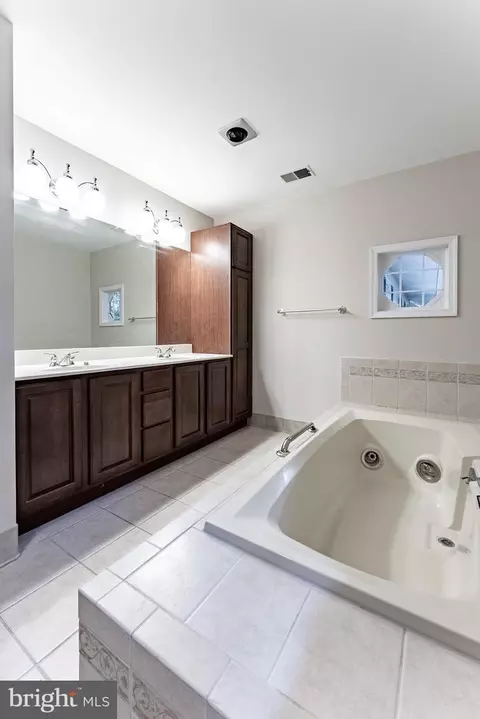 Bath - 8318 Oakford Dr, Springfield, VA 22152 photo 6 of 10