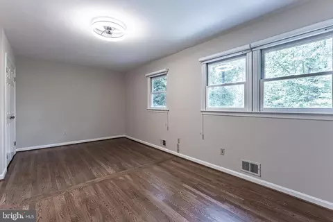 Bedroom - 8318 Oakford Dr, Springfield, VA 22152 photo 7 of 17