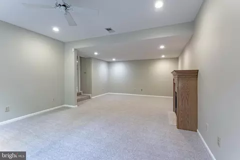 Living - 8318 Oakford Dr, Springfield, VA 22152 photo 16 of 20