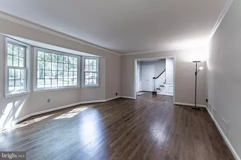 Living - 8318 Oakford Dr, Springfield, VA 22152 photo 12 of 20