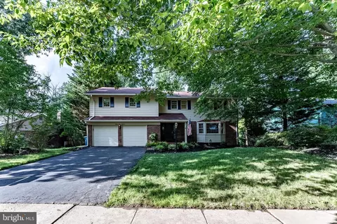 Exterior - 8318 Oakford Dr, Springfield, VA 22152 photo 1 of 16