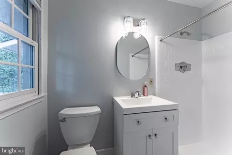 Bath - 8318 Oakford Dr, Springfield, VA 22152 photo 3 of 10