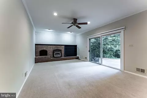 Living - 8318 Oakford Dr, Springfield, VA 22152 photo 9 of 20